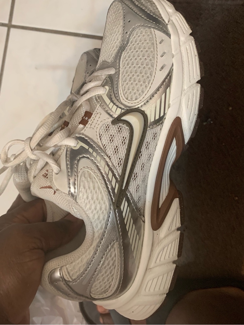 Nike Men’s White and Silver Running Sneakers
